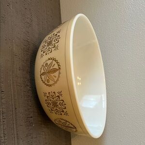 Pyrex Cream #404 4 Qt gold 1060 Hex